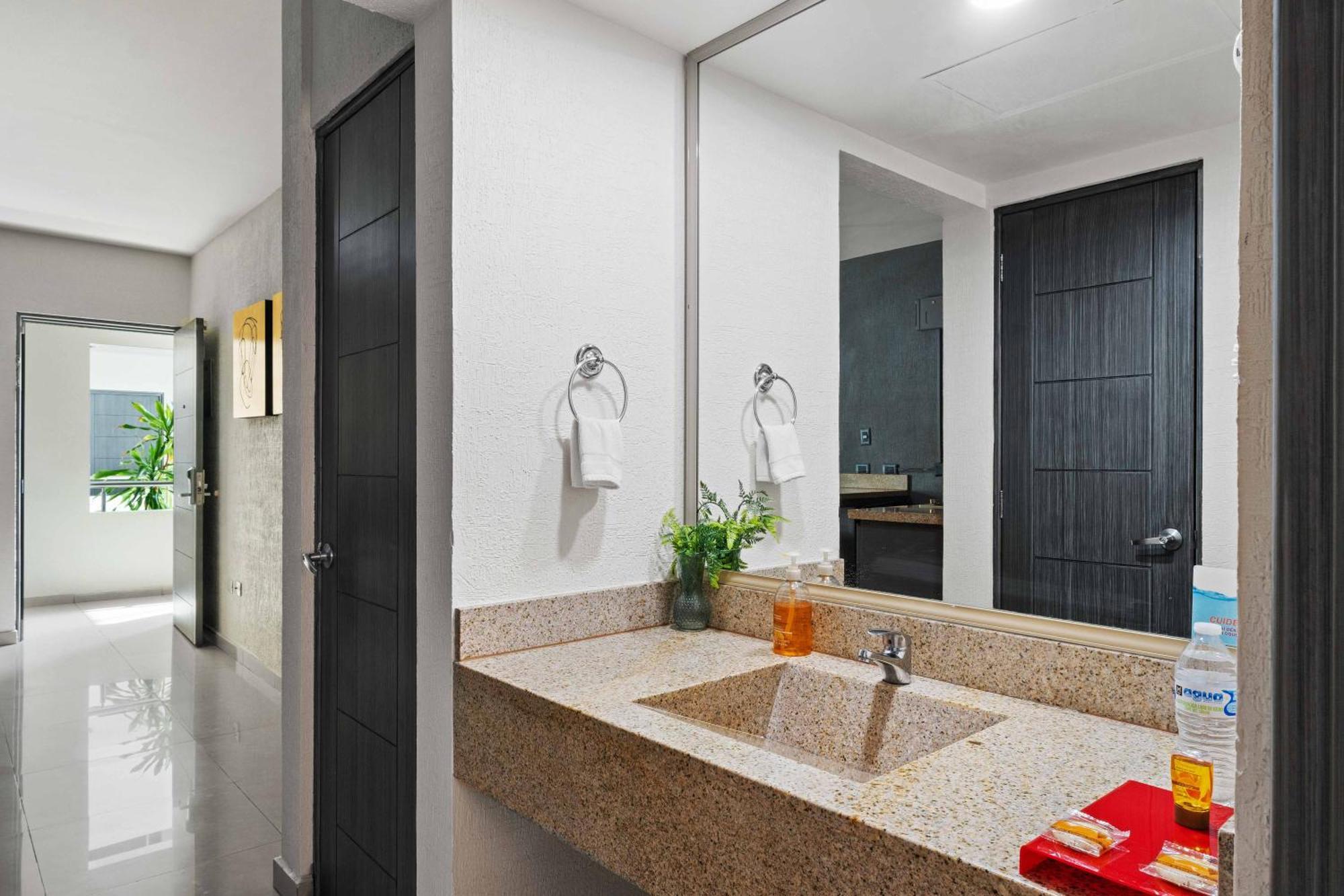 Homesuites Zaragoza Кульякан Екстер'єр фото